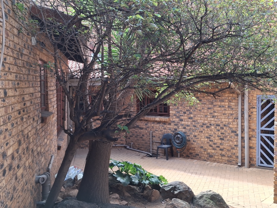 7 Bedroom Property for Sale in Meyersdal Gauteng