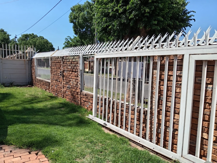3 Bedroom Property for Sale in Roodepoort North Gauteng