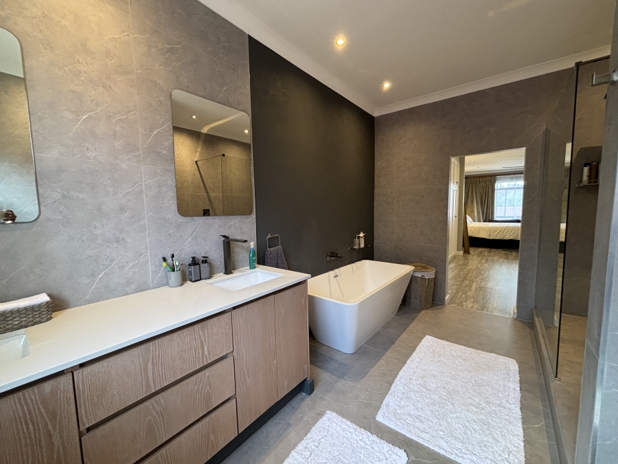 4 Bedroom Property for Sale in Illovo Gauteng