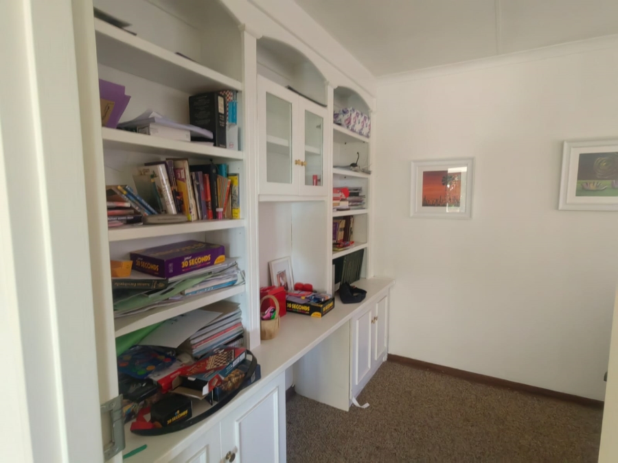 3 Bedroom Property for Sale in Little Falls Gauteng