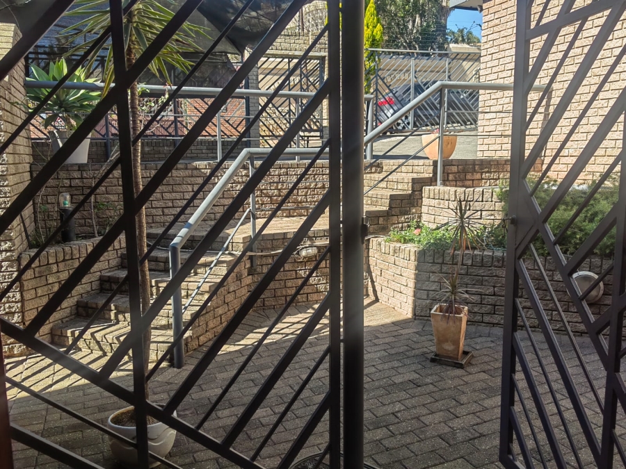 3 Bedroom Property for Sale in Little Falls Gauteng