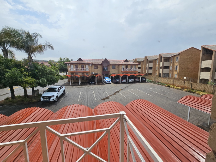 To Let commercial Property for Rent in Die Hoewes Gauteng