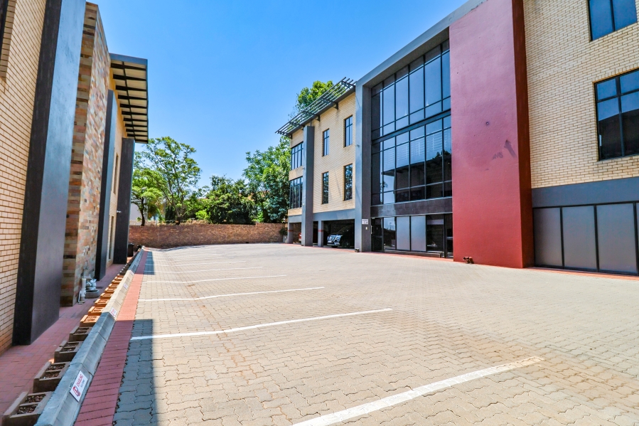 Commercial Property for Sale in Die Hoewes Gauteng