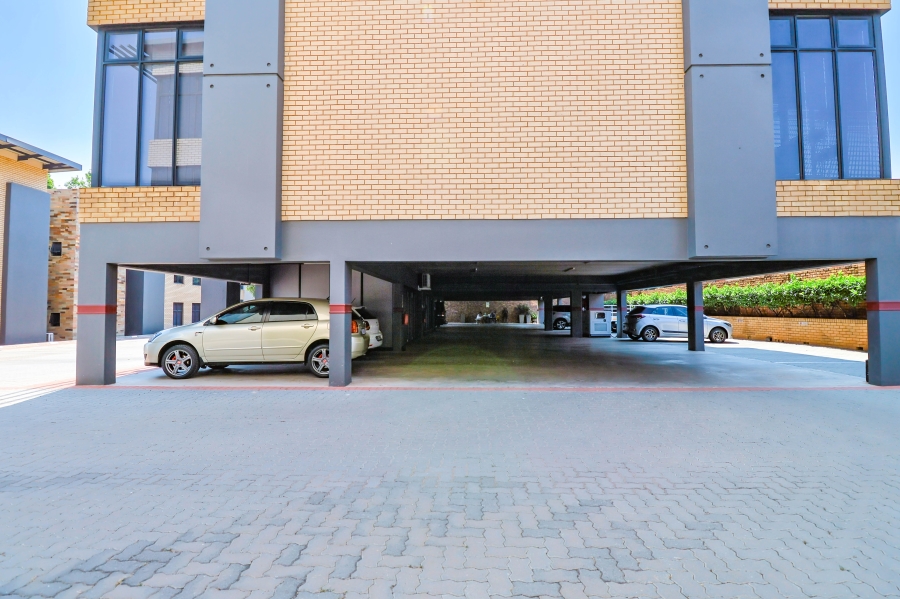 Commercial Property for Sale in Die Hoewes Gauteng