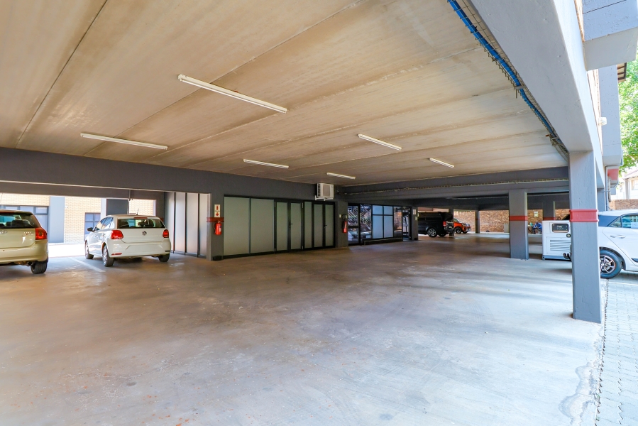 Commercial Property for Sale in Die Hoewes Gauteng
