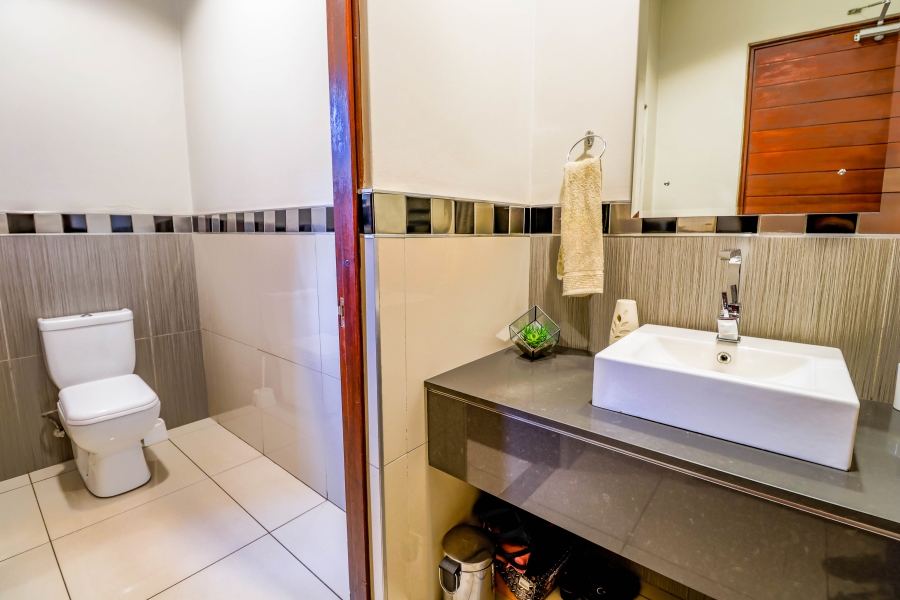 Commercial Property for Sale in Die Hoewes Gauteng