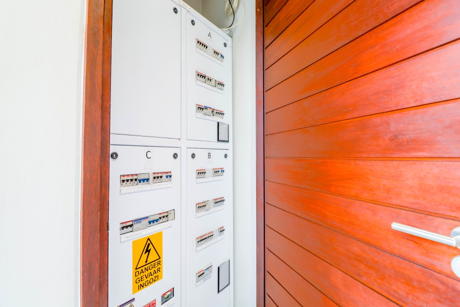 Commercial Property for Sale in Die Hoewes Gauteng