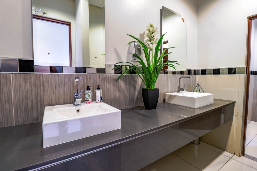 Commercial Property for Sale in Die Hoewes Gauteng