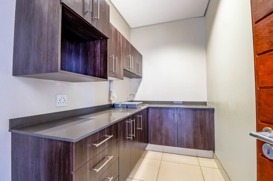 Commercial Property for Sale in Die Hoewes Gauteng