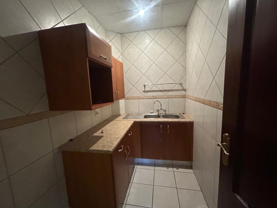 To Let commercial Property for Rent in Die Hoewes Gauteng