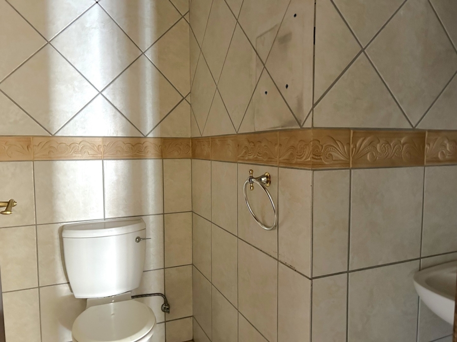 To Let commercial Property for Rent in Die Hoewes Gauteng