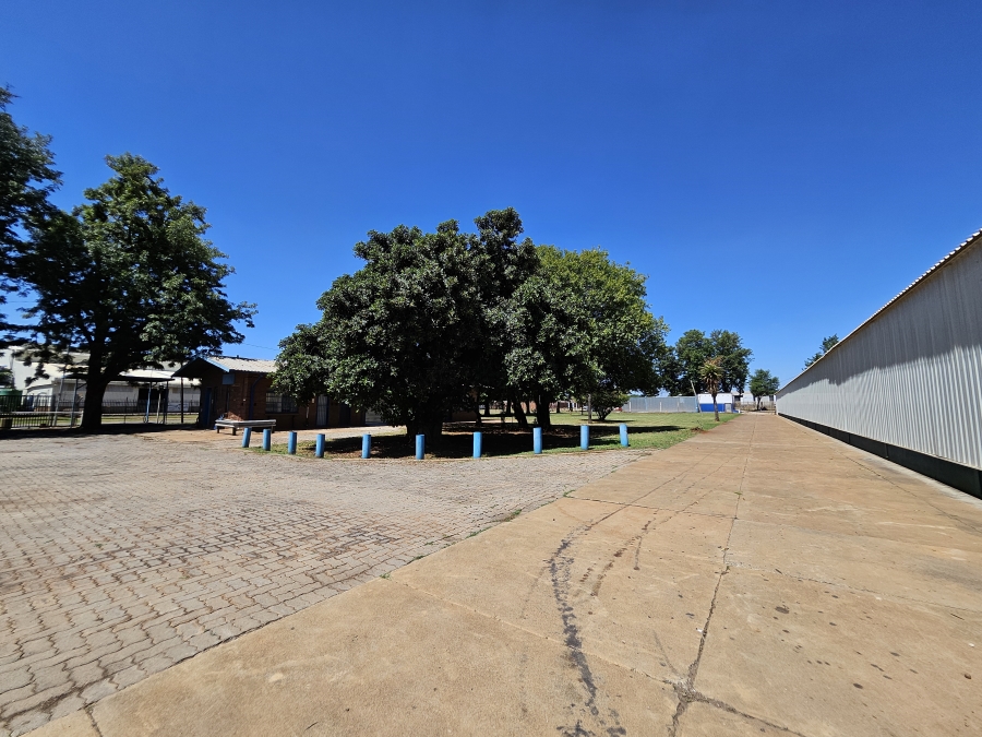 To Let commercial Property for Rent in Rosslyn Gauteng