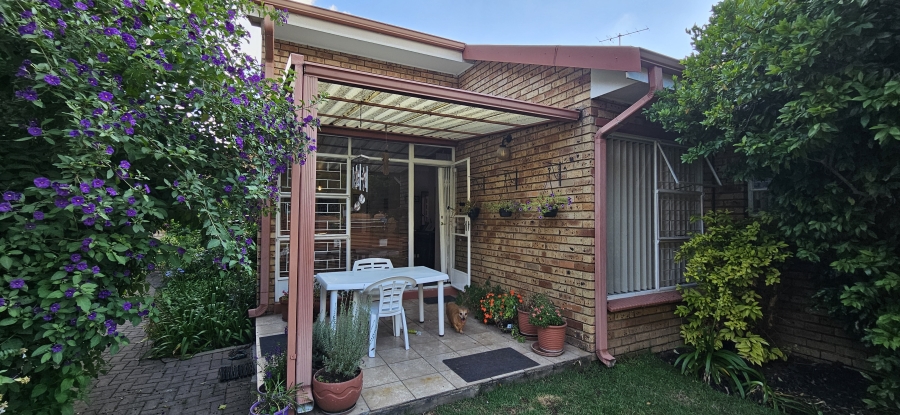 4 Bedroom Property for Sale in Three Rivers Proper Gauteng