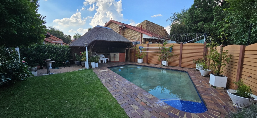 4 Bedroom Property for Sale in Three Rivers Proper Gauteng
