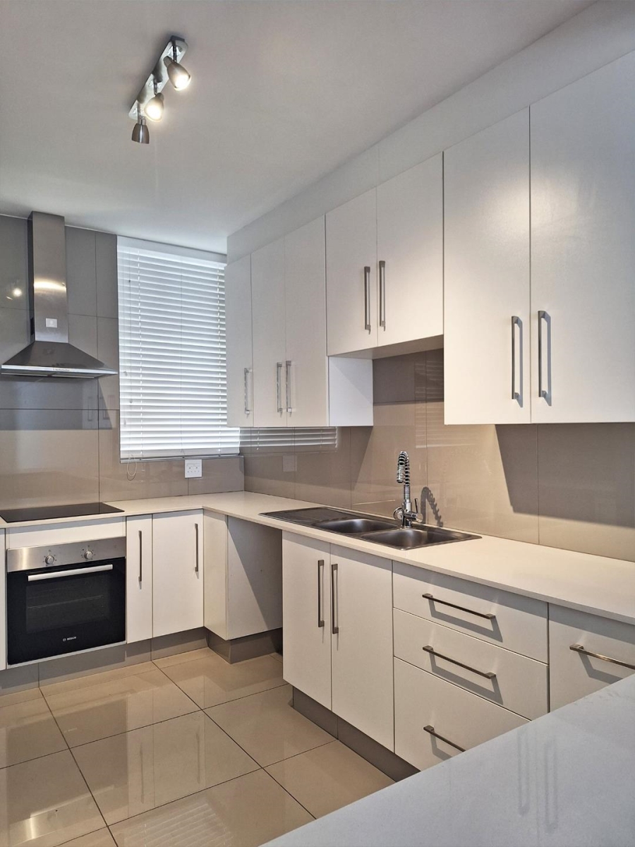 To Let 2 Bedroom Property for Rent in Illovo Gauteng