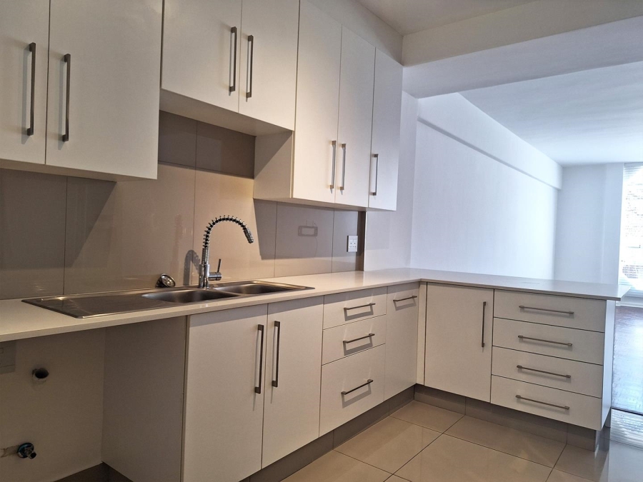 To Let 2 Bedroom Property for Rent in Illovo Gauteng