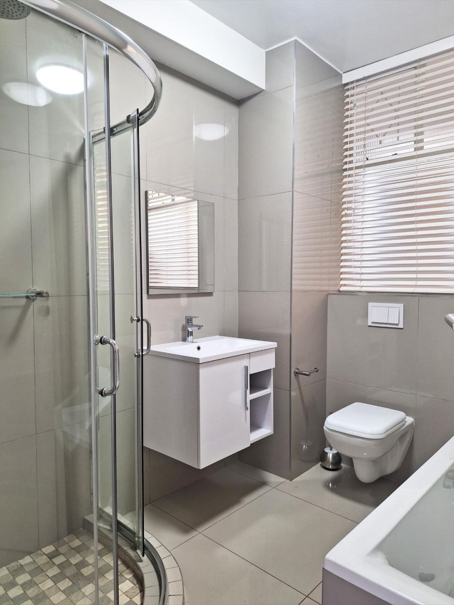 To Let 2 Bedroom Property for Rent in Illovo Gauteng