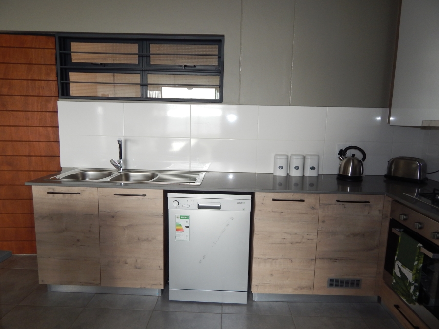 To Let 2 Bedroom Property for Rent in Silver Lakes Gauteng