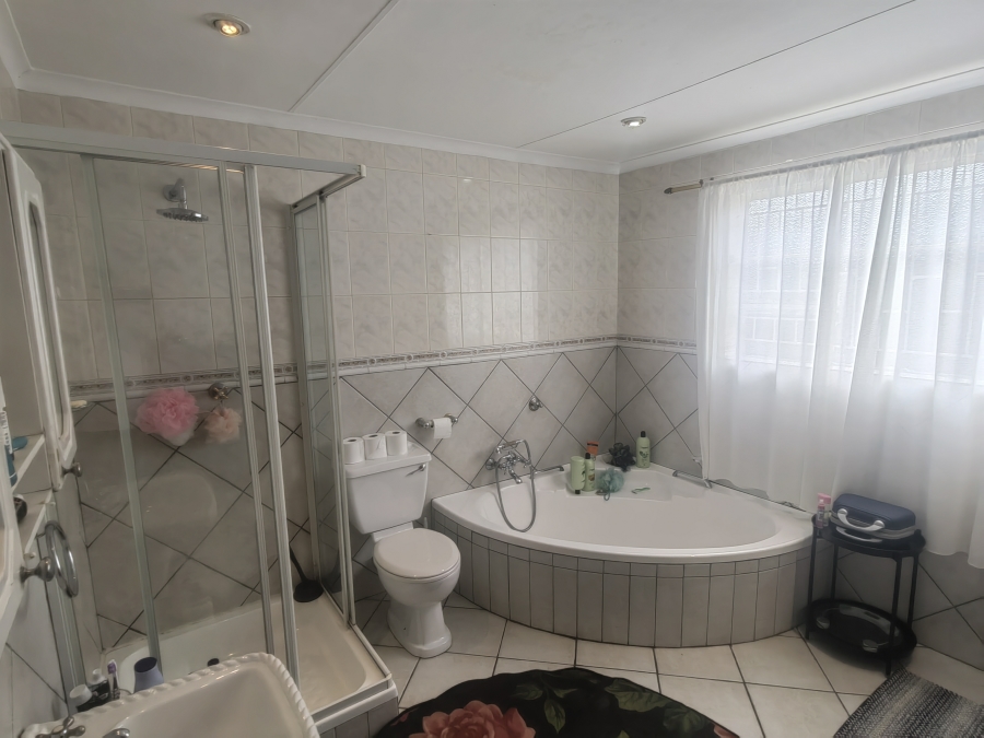 5 Bedroom Property for Sale in Ferryvale Gauteng