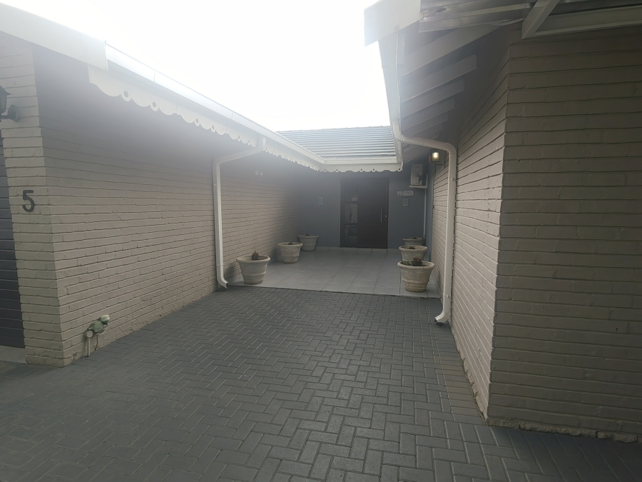 5 Bedroom Property for Sale in Ferryvale Gauteng