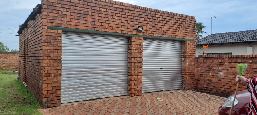 3 Bedroom Property for Sale in Dersley Gauteng