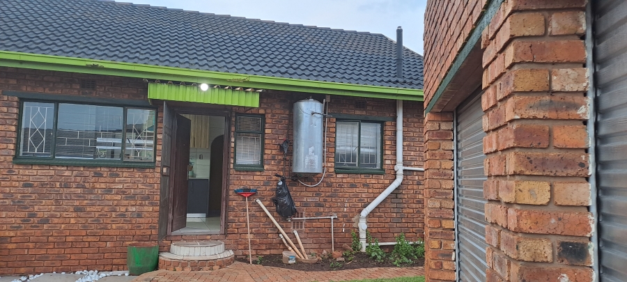 3 Bedroom Property for Sale in Dersley Gauteng
