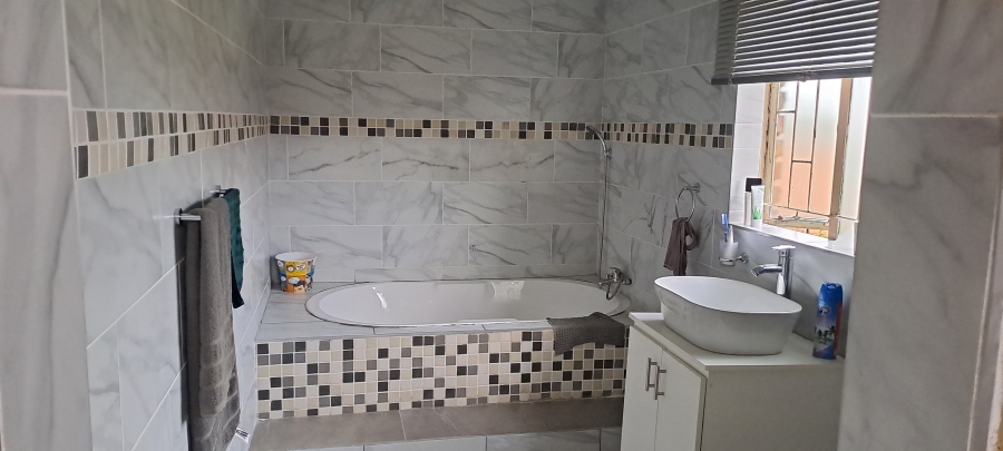 3 Bedroom Property for Sale in Dersley Gauteng