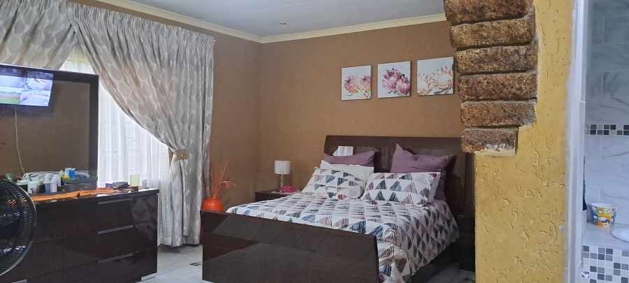 3 Bedroom Property for Sale in Dersley Gauteng