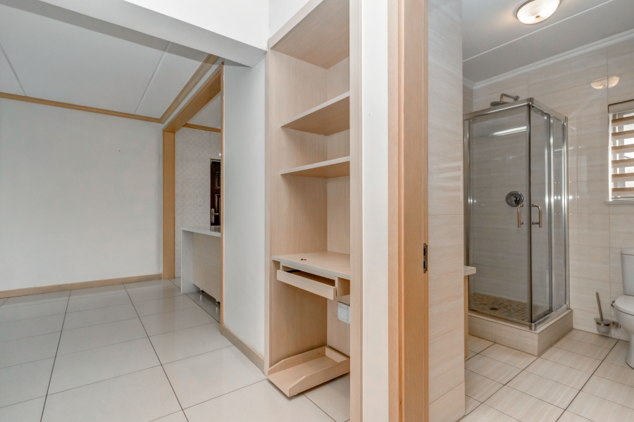 2 Bedroom Property for Sale in Broadacres Gauteng