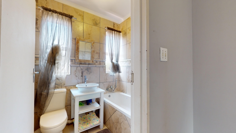 2 Bedroom Property for Sale in Dayanglen Gauteng