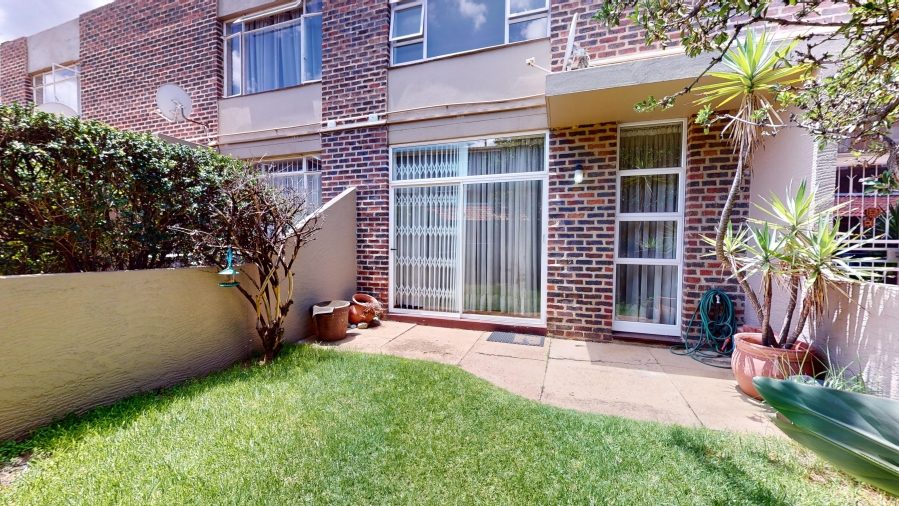 2 Bedroom Property for Sale in Dayanglen Gauteng