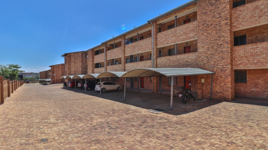 2 Bedroom Property for Sale in Grand Central Gauteng