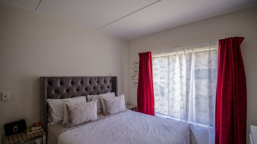 2 Bedroom Property for Sale in Grand Central Gauteng