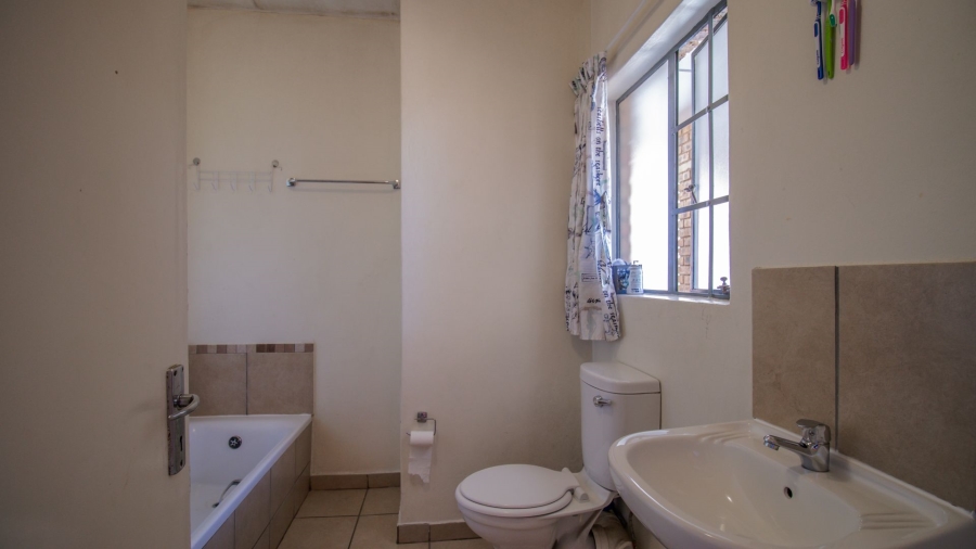 2 Bedroom Property for Sale in Grand Central Gauteng