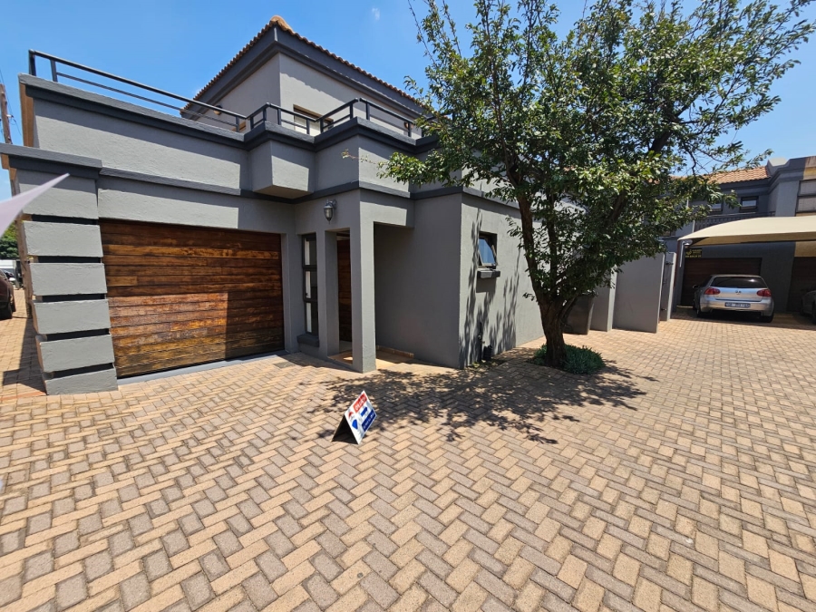 2 Bedroom Property for Sale in New Redruth Gauteng