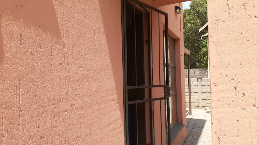 2 Bedroom Property for Sale in Vanderbijlpark CW 5 Gauteng