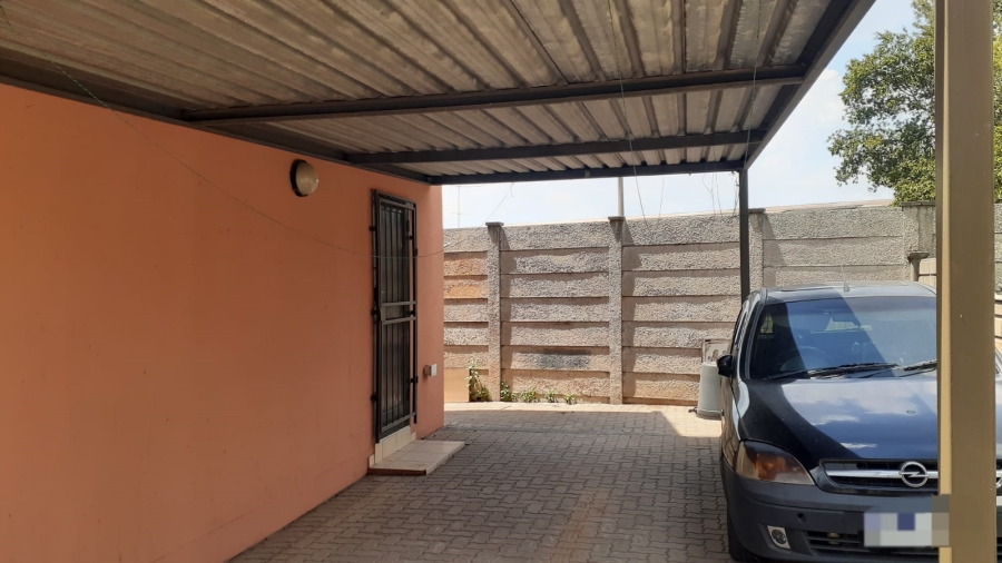 2 Bedroom Property for Sale in Vanderbijlpark CW 5 Gauteng
