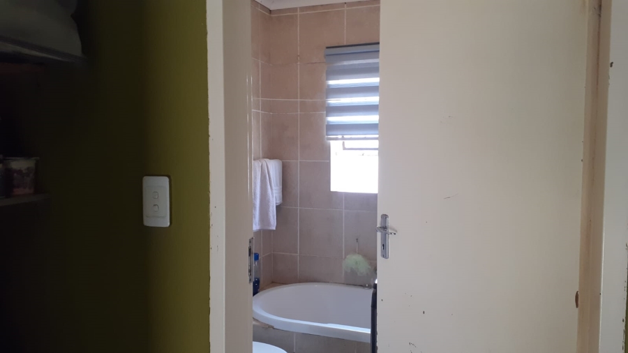 2 Bedroom Property for Sale in Vanderbijlpark CW 5 Gauteng