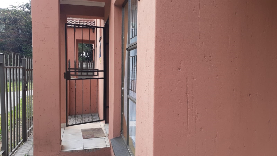 2 Bedroom Property for Sale in Vanderbijlpark CW 5 Gauteng