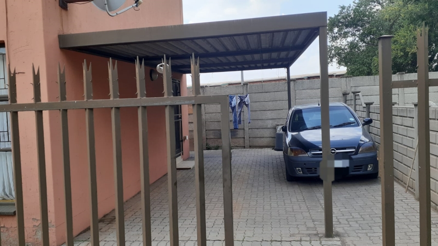 2 Bedroom Property for Sale in Vanderbijlpark CW 5 Gauteng