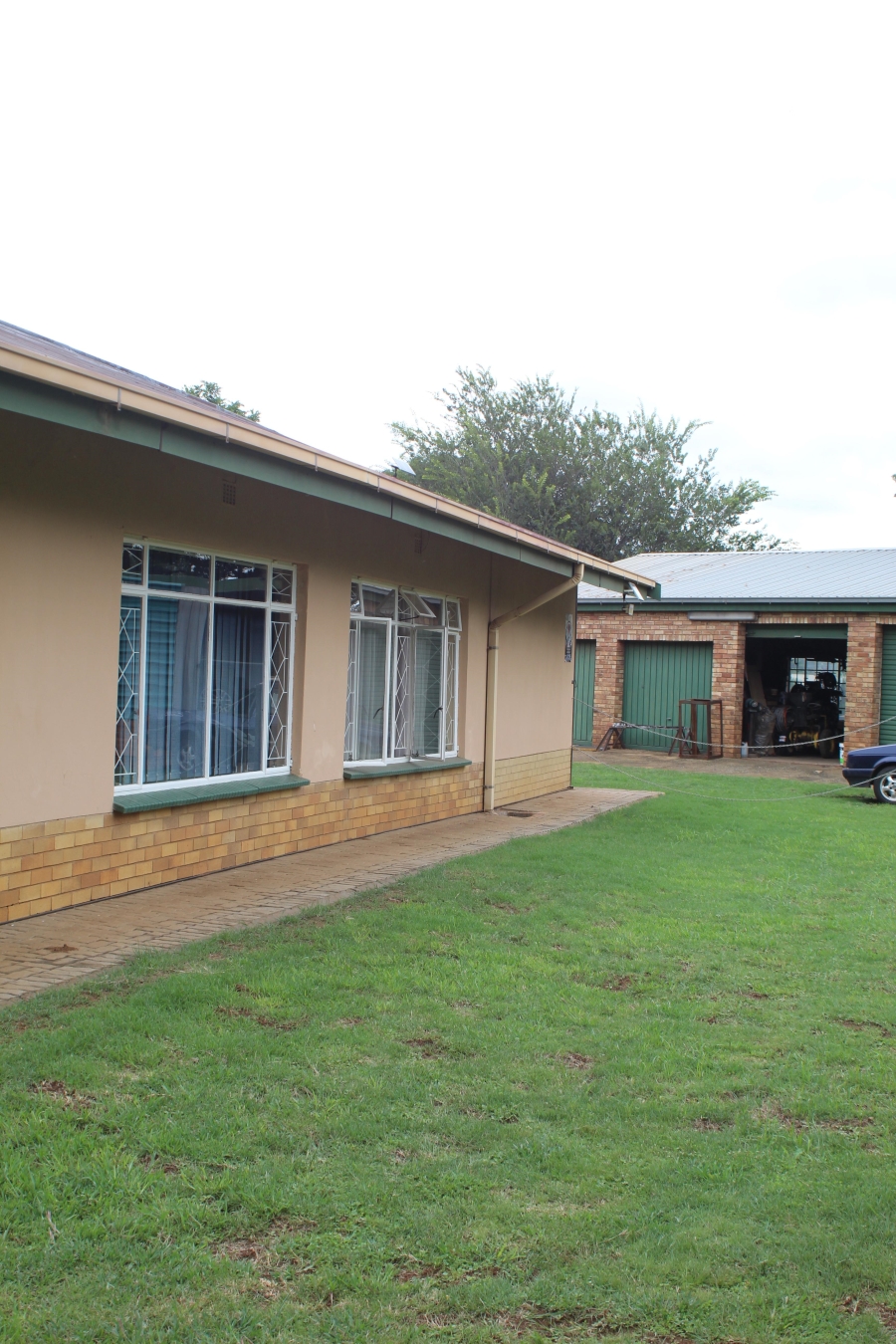 5 Bedroom Property for Sale in Unitas Park Gauteng