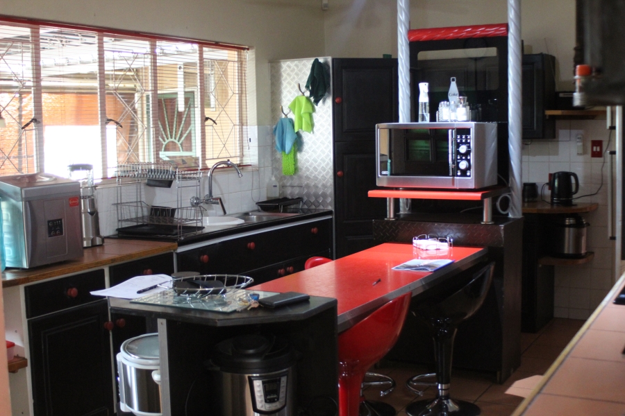 5 Bedroom Property for Sale in Unitas Park Gauteng