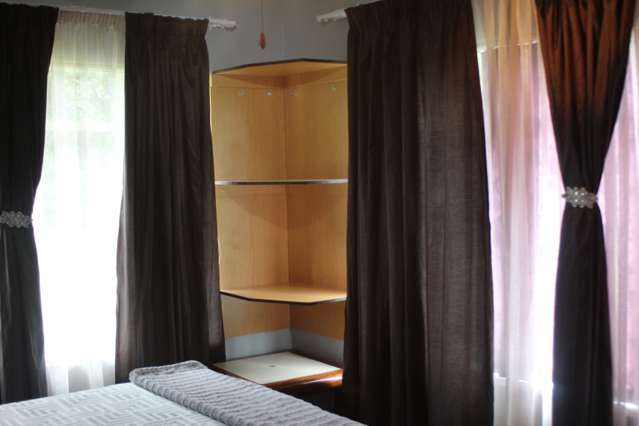 5 Bedroom Property for Sale in Unitas Park Gauteng