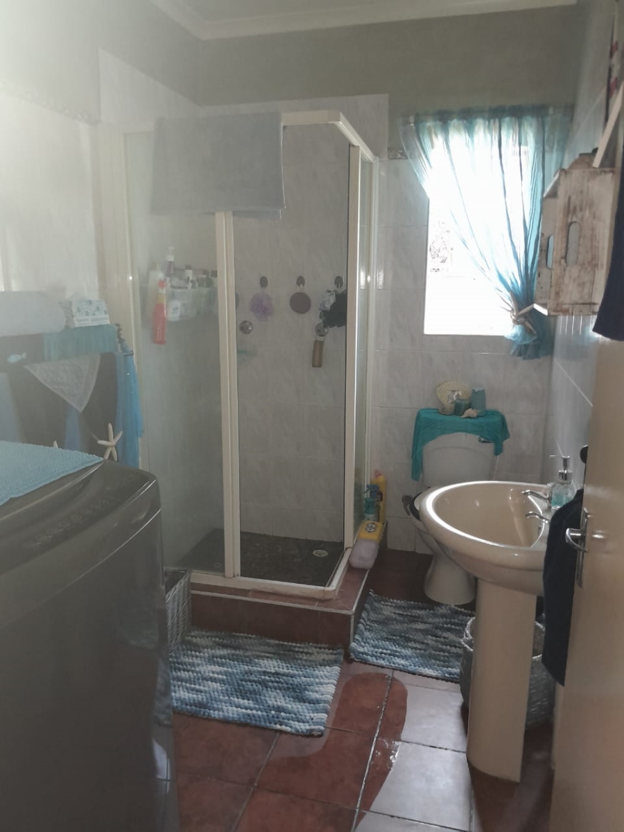 5 Bedroom Property for Sale in Unitas Park Gauteng