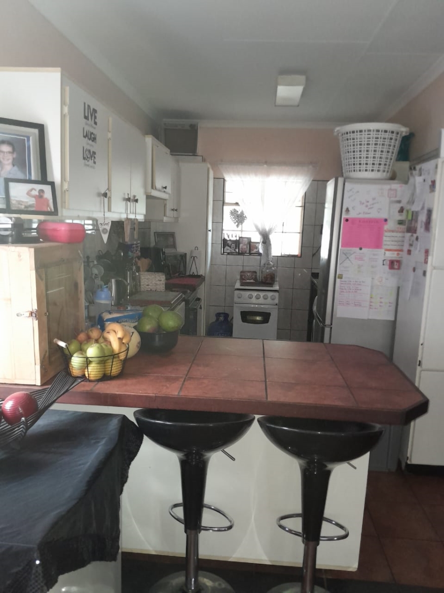 5 Bedroom Property for Sale in Unitas Park Gauteng