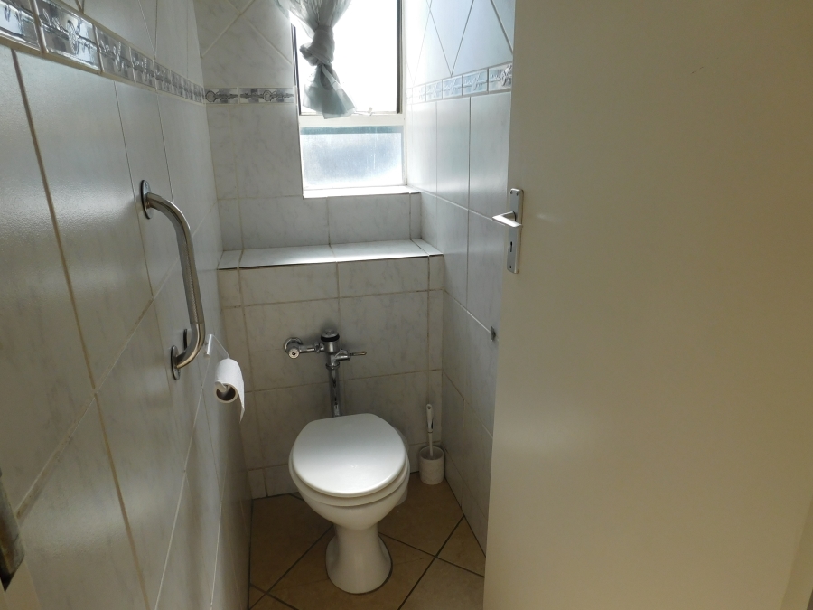 2 Bedroom Property for Sale in Queenswood Gauteng