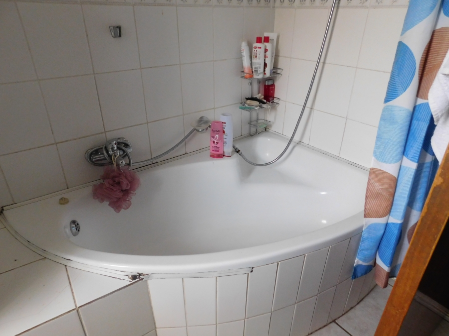 2 Bedroom Property for Sale in Queenswood Gauteng