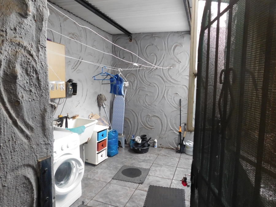 2 Bedroom Property for Sale in Queenswood Gauteng