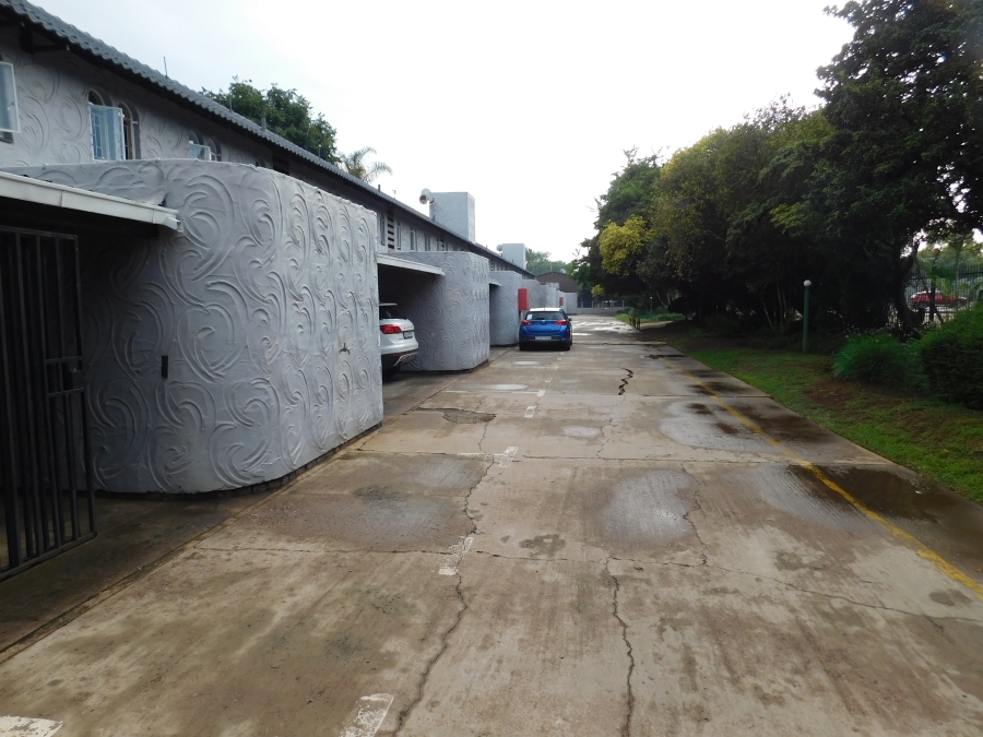 2 Bedroom Property for Sale in Queenswood Gauteng