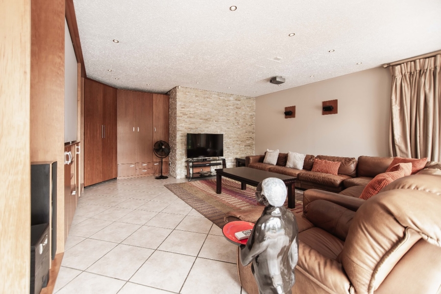 5 Bedroom Property for Sale in Dowerglen Ext 4 Gauteng